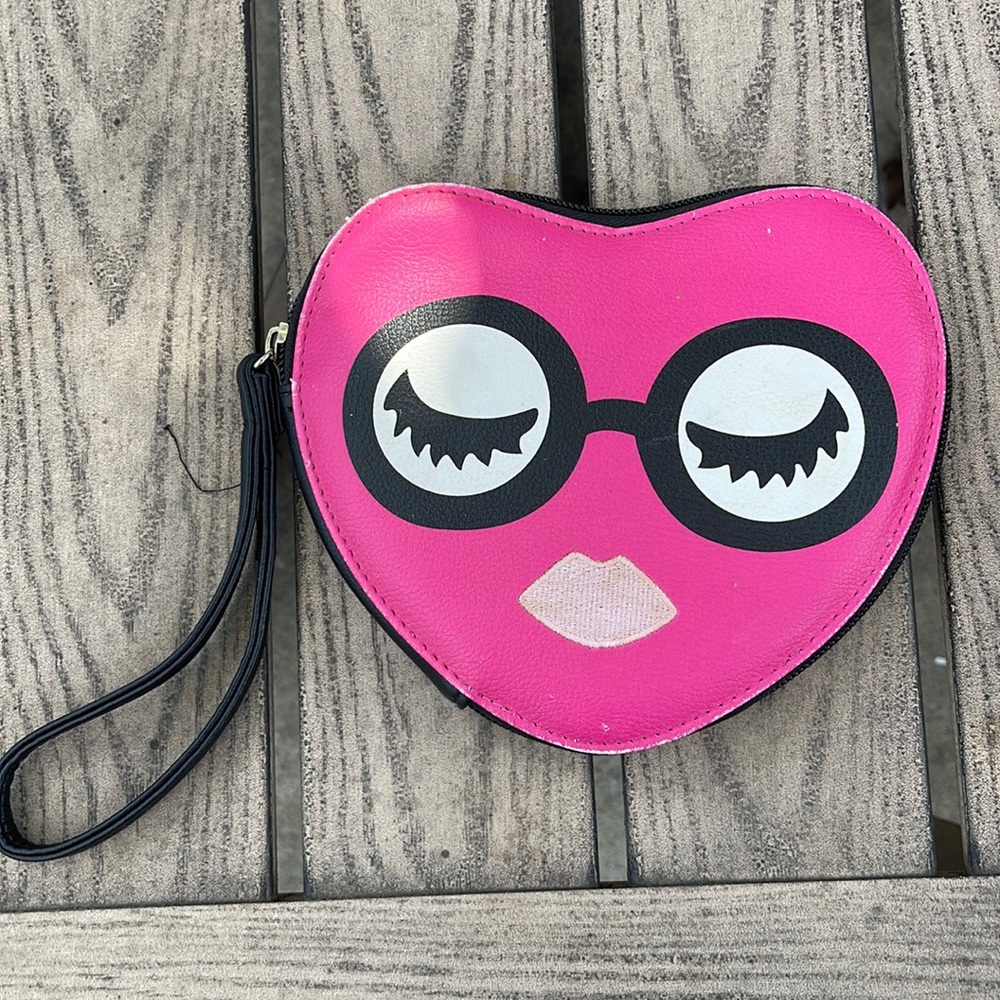Betsey Johnson Luv Betsey Fushia Heart Wristlet